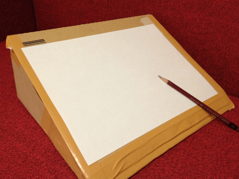 簡単 Amazonの箱で角度のついたお絵かき台をつくる 描くラボ